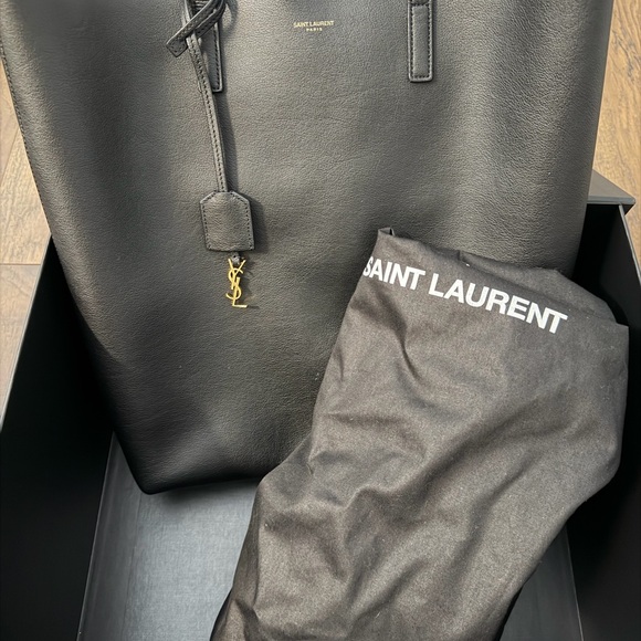 Yves Saint Laurent Tote - Picture 5 of 7